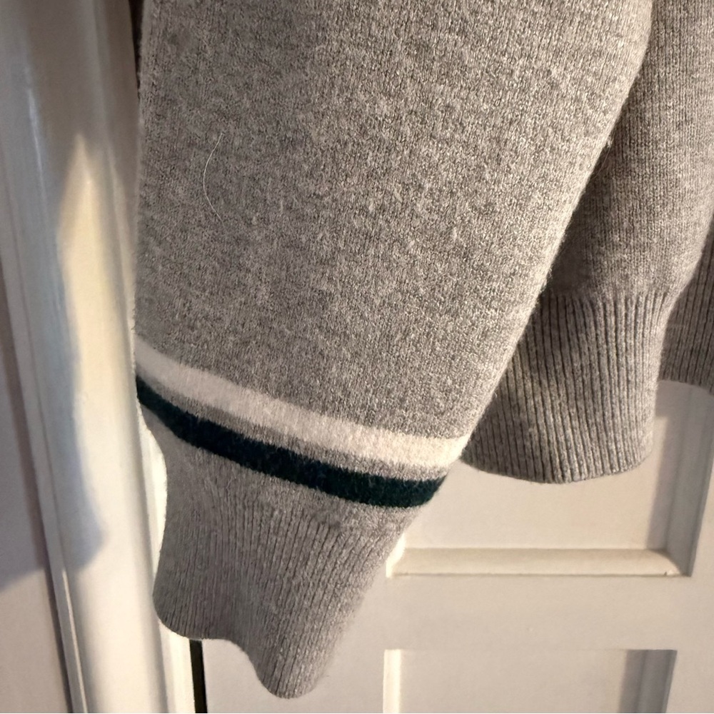 Abercrombie & Fitch Gray V-Neck Sweater with Eagles Design - Picture 3 of 7